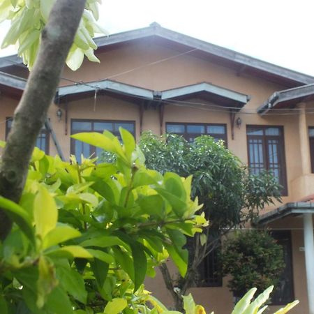 Hillsview Rest & Guest House Матале Екстериор снимка