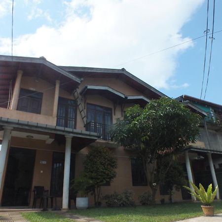 Hillsview Rest & Guest House Матале Екстериор снимка