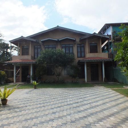 Hillsview Rest & Guest House Матале Екстериор снимка