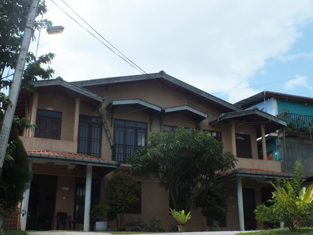 Hillsview Rest & Guest House Матале Екстериор снимка