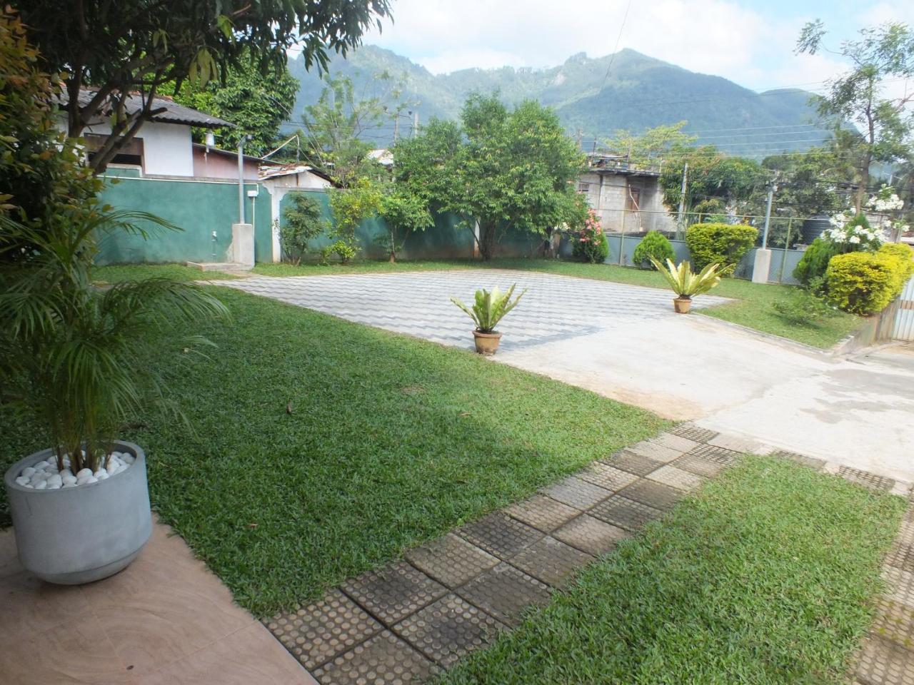 Hillsview Rest & Guest House Матале Екстериор снимка